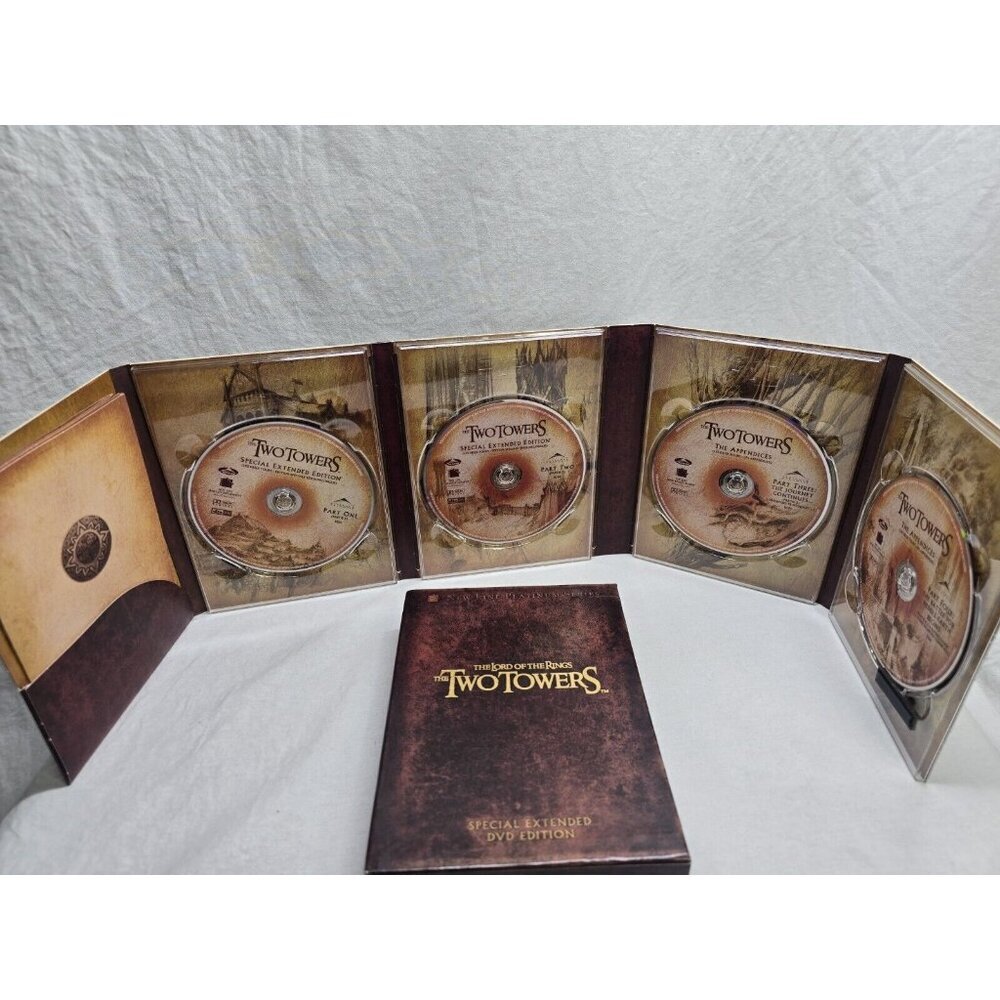 Lord of the Rings The Two Towers 4 DVD Box Set w Booklet Map w Cover Marks